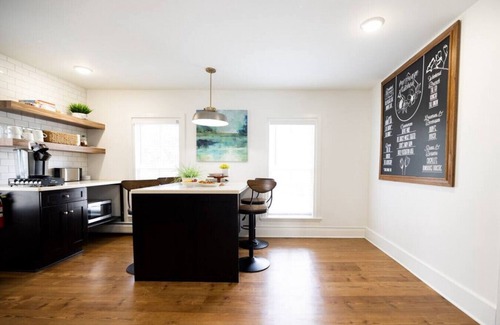 Clarkston Condo | Parsonage Suite - Millpond Inn