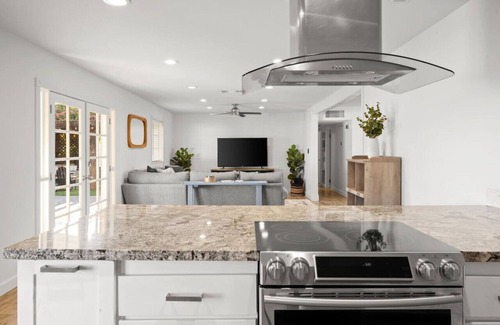 Cox Heights House | Party at The Palm - Pool/Hot Tub/Pergola with Fire Pit & Much More