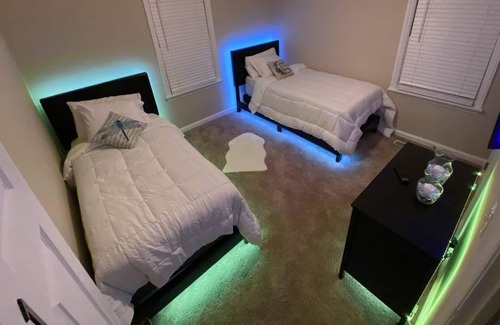 Belvedere Park House | Party house with pole