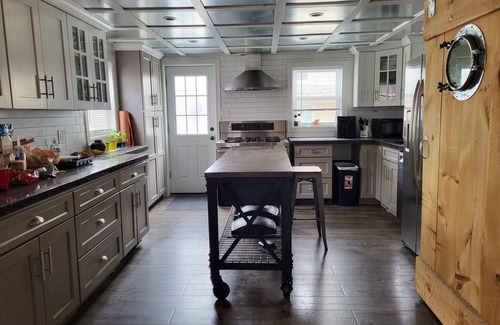Hampton House | ♡ Party On The Porch! ༺☆༻ Huge Modern Beach House Steps To The Sand and Strip!