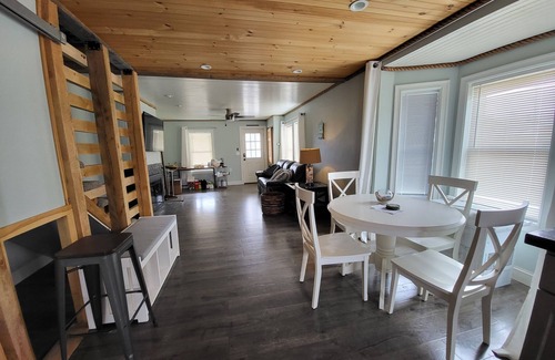 Hampton House | ♡ Party On The Porch! ༺☆༻ Huge Modern Beach House Steps To The Sand and Strip!