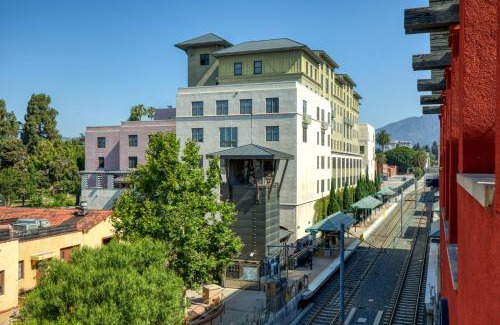 Old Pasadena Apartment | Pasadena 1BR w Gym Pool nr Colorado Ave LAX-855