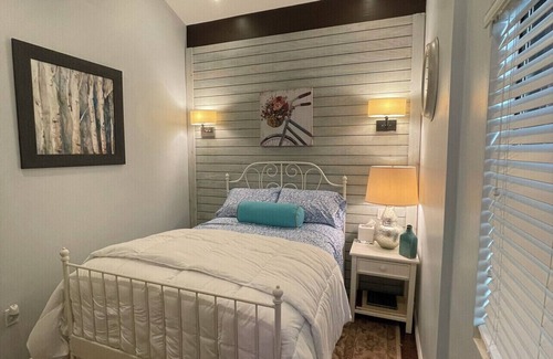 North Arroyo House | Pasadena Guest House near Rose Bowl