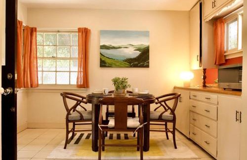 North Central House | Pasadena Quiet Gem with Fiber Internet WiFi and Workspace
