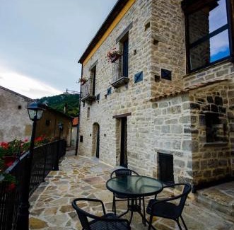 Castelmezzano House | PASCHIERE by Keyhole Selection