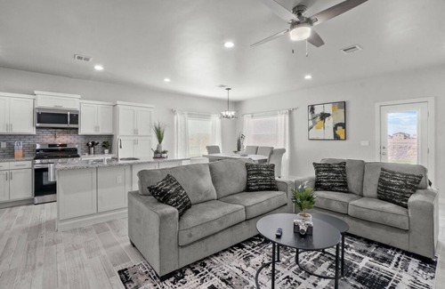 Biggs Field House | Paseo Haven- 4bdrm sanctuary