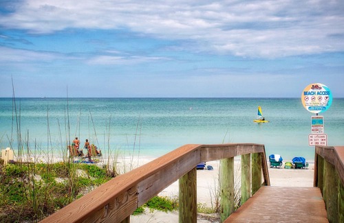 Pass-a-Grille Historic District Apartment | Pass a Grille Gulf Way Beachfront Balcony Views