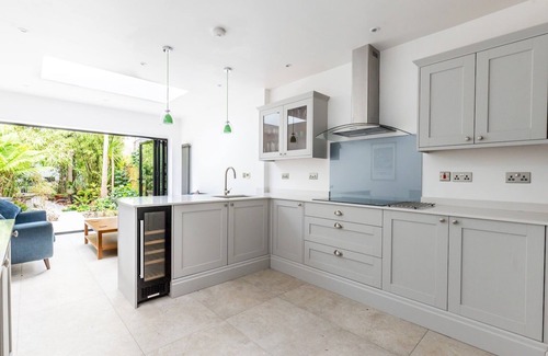Tudor House | Pass the Keys | Stunning 4Bed Oasis in Kingston, With Parking