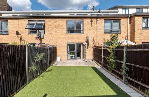 Charlton House | Pass the Keys 2 Bedroom House Free Parking Near Charlton Stn