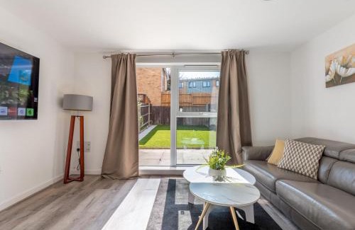 Charlton House | Pass the Keys 2 Bedroom House Free Parking Near Charlton Stn