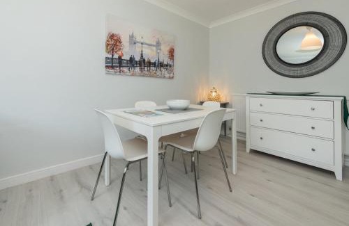 Winnersh Apartment | Pass the Keys 2BDR Peaceful Ground Floor Apartment Free Parking