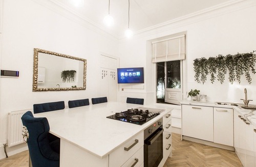 Glasgow House | Pass the Keys | 5 Star Luxury Main door 3bedroom Garden Duplex