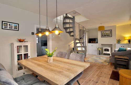 Canterbury House | Pass the Keys | A Character Cottage in Historical Canterbury