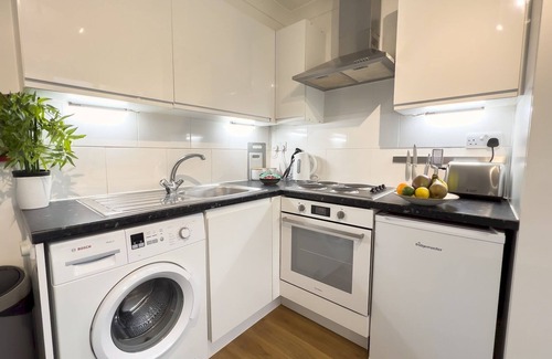 Amersham Apartment | Pass the Keys |Amersham Station Road Studio