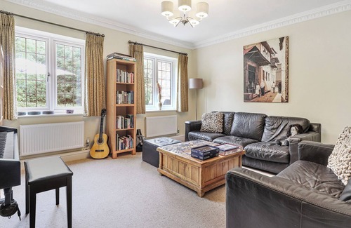 Crowborough House | Pass the Keys | Ashdown Forest retreat a spacious stylish house
