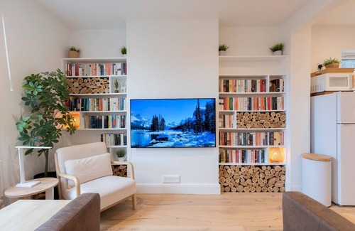 Norbiton House | Pass the Keys | Beautiful, Zen 1 Bed Home, free parking - Kingston