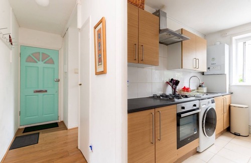 Woolwich Riverside Apartment | Pass the Keys | Bright 2-bed Flat by Thames & Fast London Access