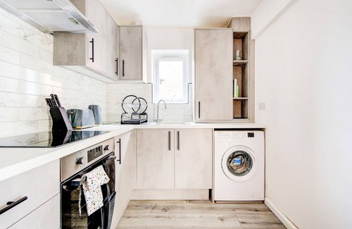 St. Michael's House | Pass the Keys | Bright Spacious Home Away From Home With Parking