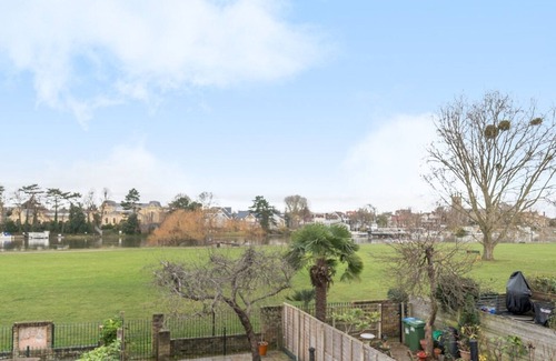 West Molesey House | Pass the Keys | Charming Home with River views Near Hampton Court