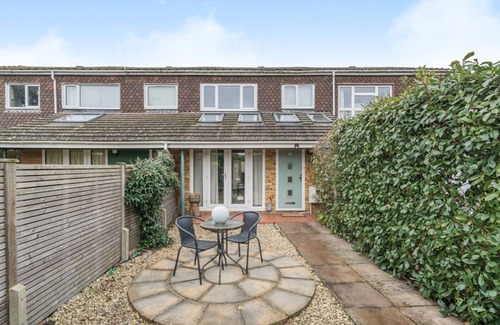 West Molesey House | Pass the Keys | Charming Home with River views Near Hampton Court