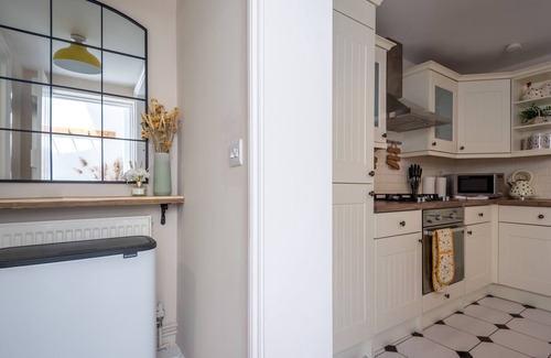 Canterbury House | Pass the Keys | Charming 2 bed cottage with parking in Canterbury