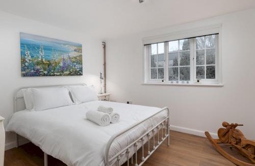 South Leigh House | Pass the Keys Charming Pet-Friendly Family Cottage in Eynsham