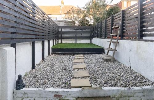 Leigh-on-Sea Apartment | Pass the Keys Cosy flat in Leigh