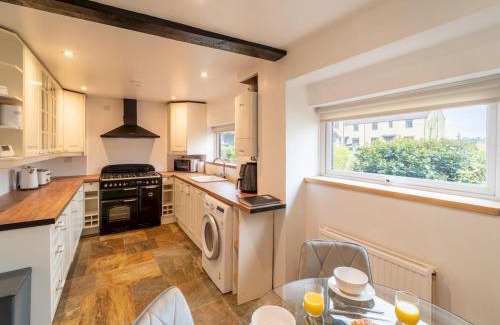 Cassington House | Pass the Keys Cosy 2 Bed Terrace Peaceful Village location