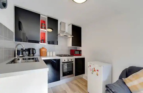 Cambridge House | Pass the Keys | Cosy Cabin in Central Cambridge Free Parking