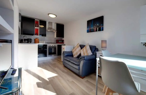 Cambridge House | Pass the Keys | Cosy Cabin in Central Cambridge Free Parking