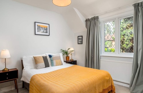 Chorleywood West House | Pass the Keys | Cosy 3 Bed Cottage in Chorleywood