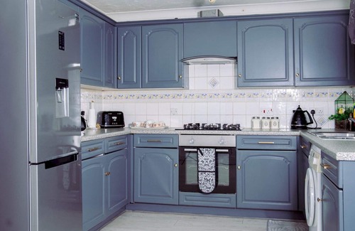Maidstone House | Pass the Keys | Cosy Retreat with River View FREE Parking Nr Town
