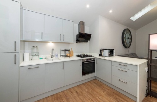 Reading House | Pass the Keys | Cozy Home with Underfloor Heating System