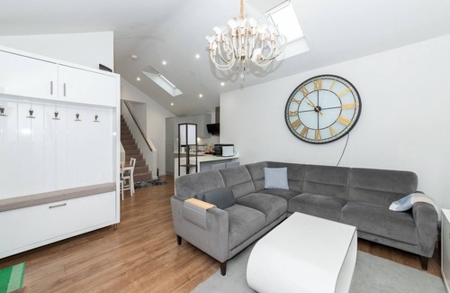 Reading House | Pass the Keys | Cozy Home with Underfloor Heating System