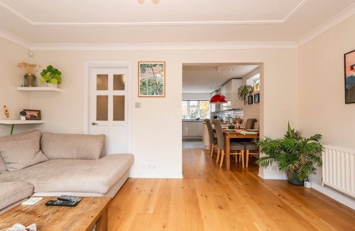 Peninsula House | Pass the Keys | Cute 2-Bedroom House/Greenwich Park/O2