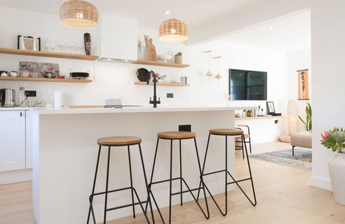 Wapping House | Pass the Keys | Designer 2 Storey Garden House
