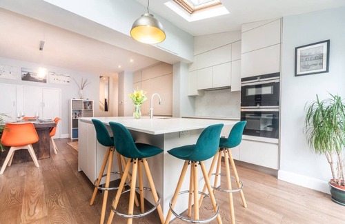 Earlsfield House | Pass the Keys | Elegant Family Home with Garden in Earlsfield
