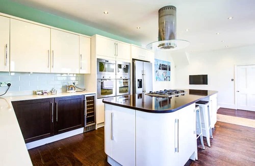 Leigh-on-Sea House | Pass the Keys | Large house Leigh Sea views