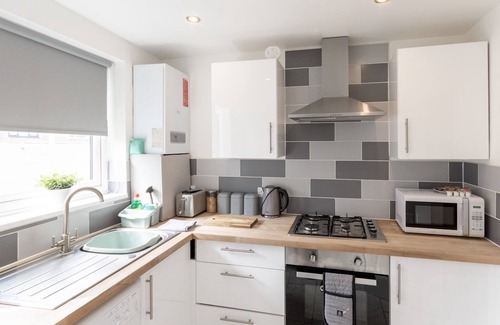 Southend-on-Sea Apartment | Pass the Keys | Seaside 2-Bedroom Flat | Parking | Sleeps 6