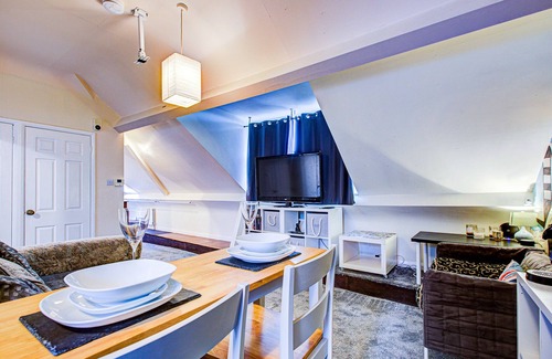 Westcliff-on-Sea Apartment | Pass the Keys | Artistic stylish apartment in Southend The Loft