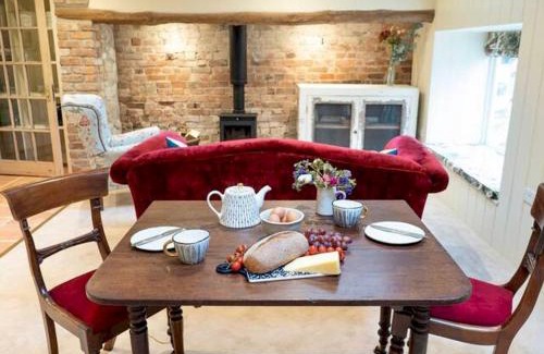 Wedmore House | Pass The Keys Goose Feather Barn, Wedmore luxury cottage for two