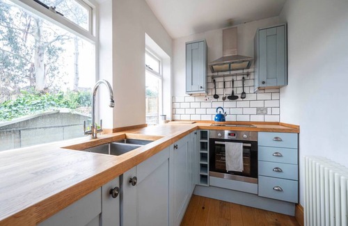 Lewisham Apartment | Pass the Keys | Hither Green ground floor flat with garden London