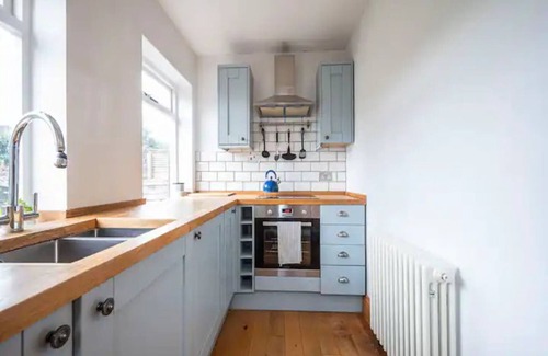 Lewisham Apartment | Pass the Keys | Hither Green ground floor flat with garden London
