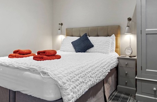 Silecroft House | Pass the Keys | Luxury Cottage with Hot Tub near Secluded Beach