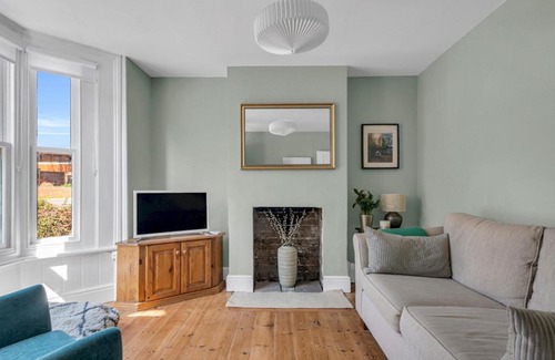 Canterbury House | Pass the Keys Large Terraced Home In the City