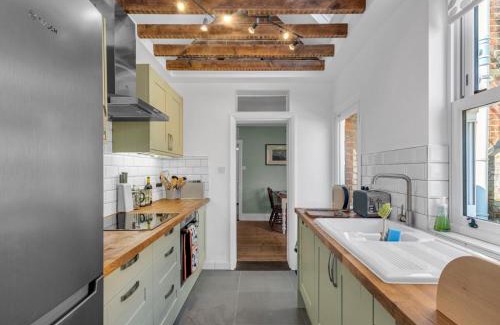 Canterbury House | Pass the Keys Large Terraced Home In the City