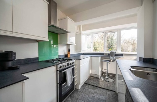 Bellingham Apartment | Pass the Keys | Modern Beckenham Apartment fast London train links