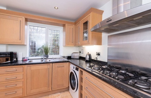 Earley House | Pass the Keys | Morden design quiet house and garden and free parking