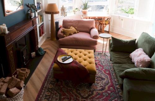East End Apartment | Pass the Keys Quirky, Cosy, Entire Flat in Trendy area