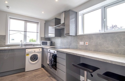 Renfrew Apartment | Pass the Keys | Renfrew Town Centre, Easy Link to Glasgow City